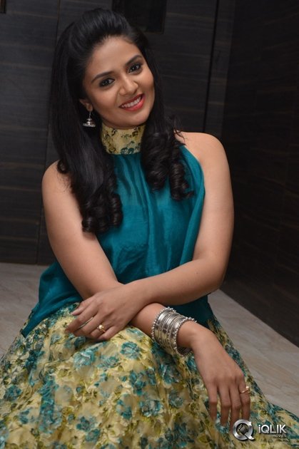 Sreemukhi-at-O-Pilla-Nee-Valla-Movie-Audio-Launch